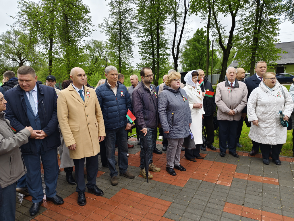 сотрудники НПЦ по животноводства на митинге